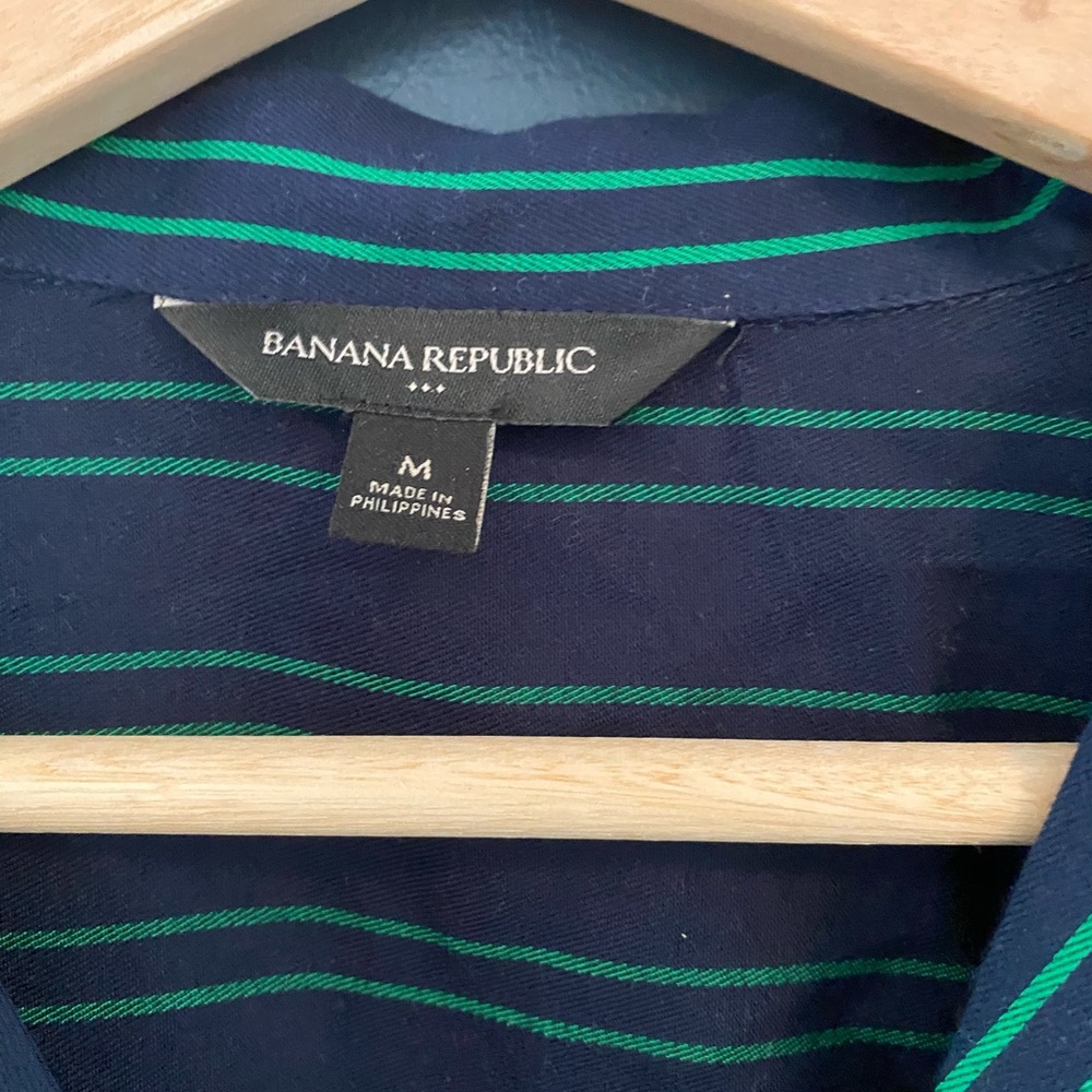 Banana republic collard button down - Picture 2 of 3